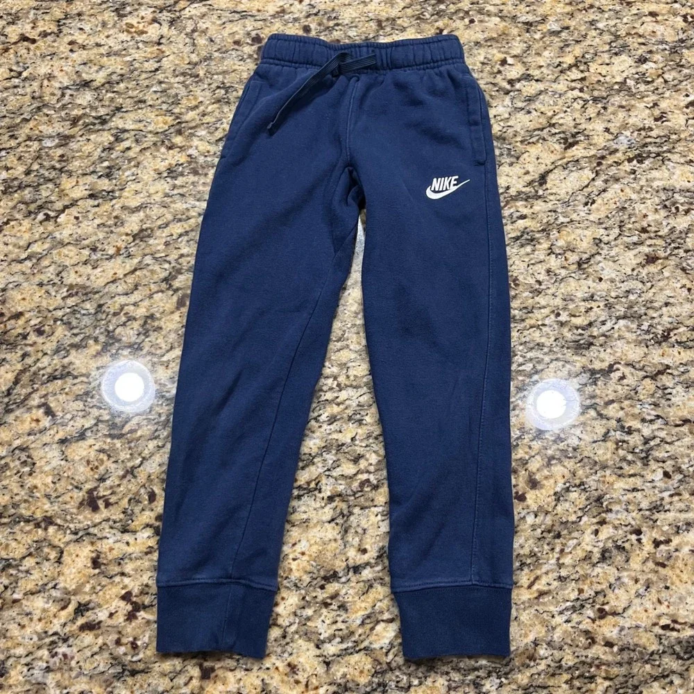 Nike Boys Navy Blue Club Fleece Joggers Sweatpants Size 7 6-7Yrs Sportswear